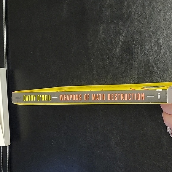 Weapons of Math Destruction book novel Cathy O'Neil New York Times Bestseller - Picture 2 of 4